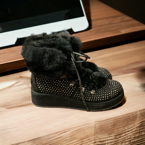 Blingy Rhinestone & Silver Hardware Fur Lined Cozy Wedge Heel Lace Up Boots! - Picture 3 of 7